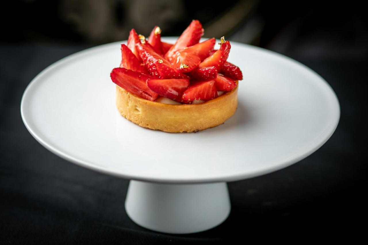 Hotel Miramare 茨里克韦尼察 外观 照片 A strawberry tart