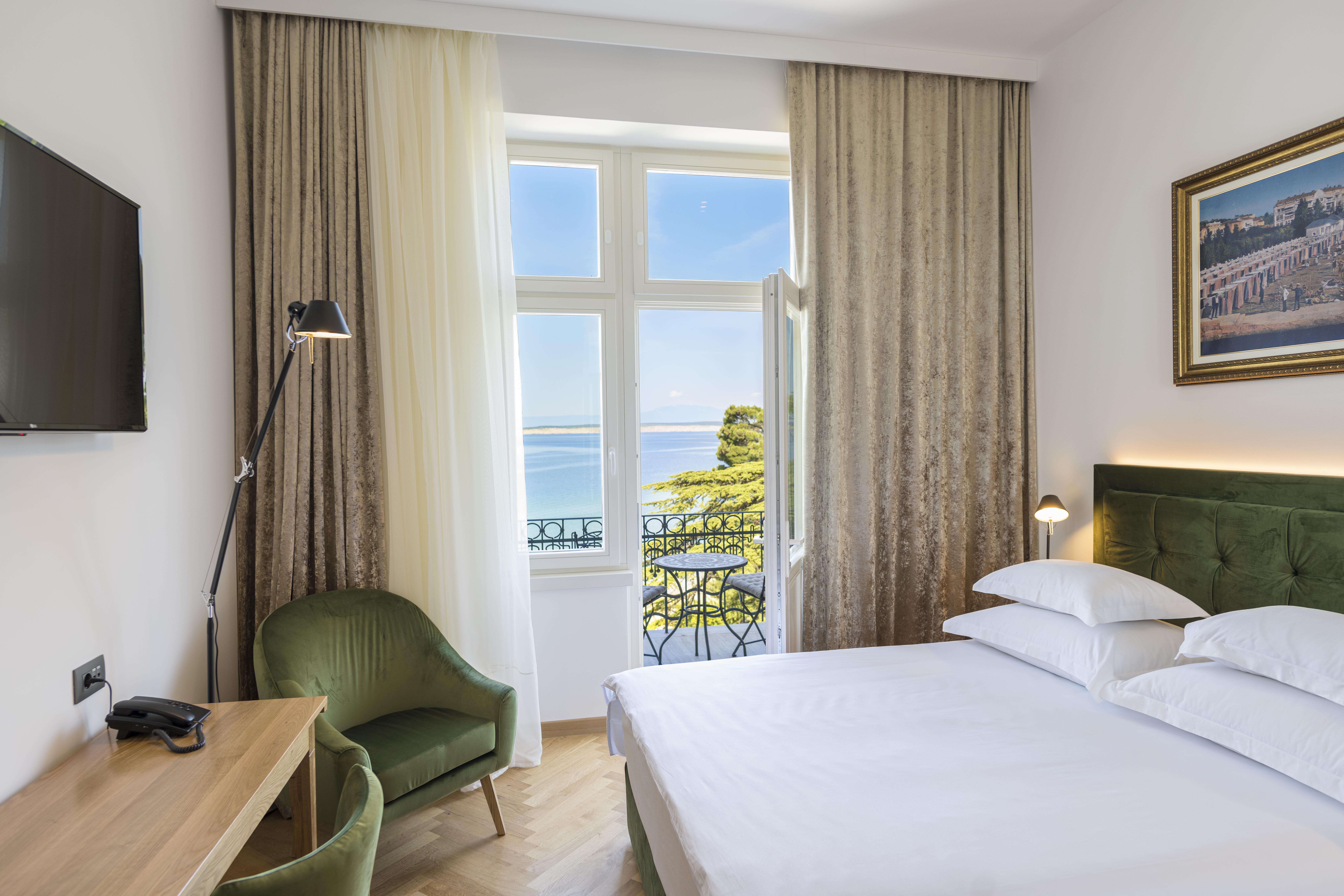Hotel Miramare 茨里克韦尼察 外观 照片 A room at the hotel