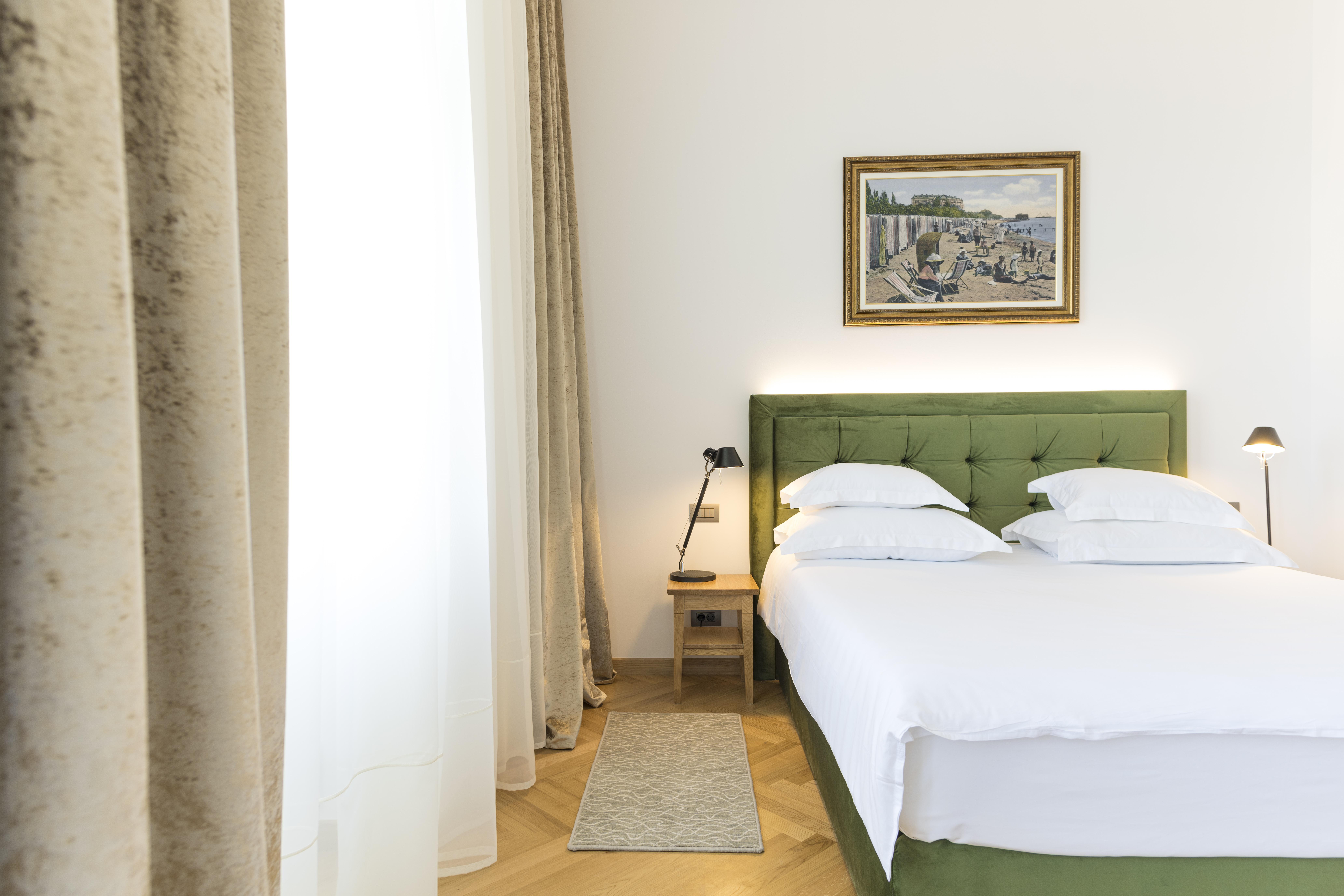 Hotel Miramare 茨里克韦尼察 外观 照片 A room at the hotel