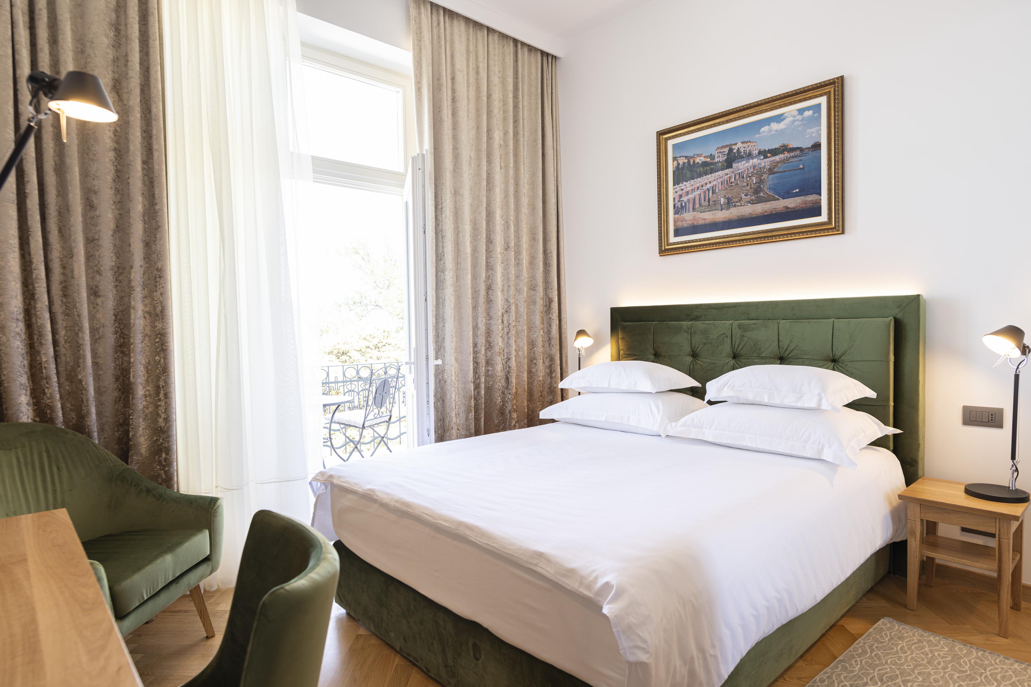 Hotel Miramare 茨里克韦尼察 外观 照片 A room at the hotel