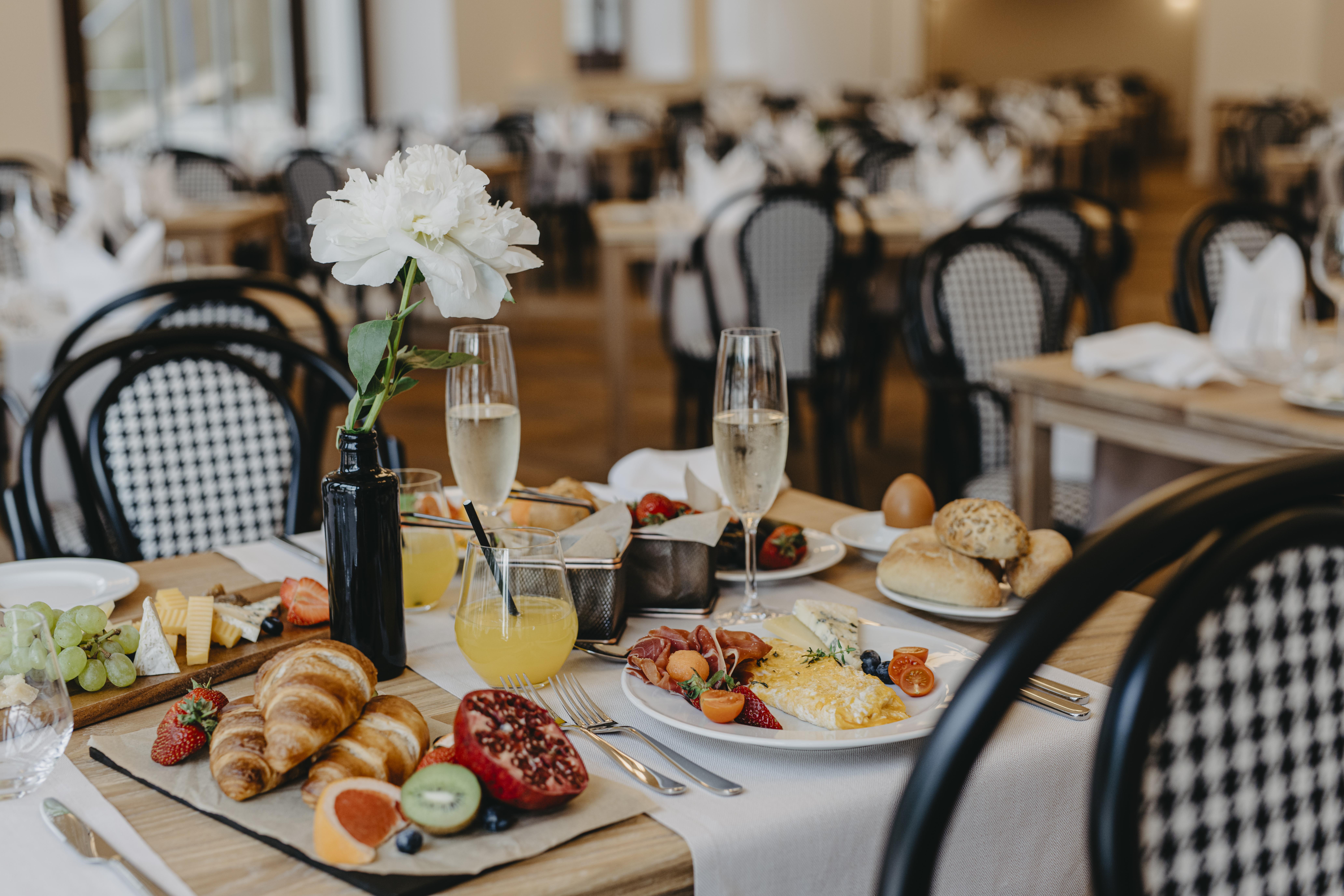 Hotel Miramare 茨里克韦尼察 外观 照片 Breakfast at the Hotel