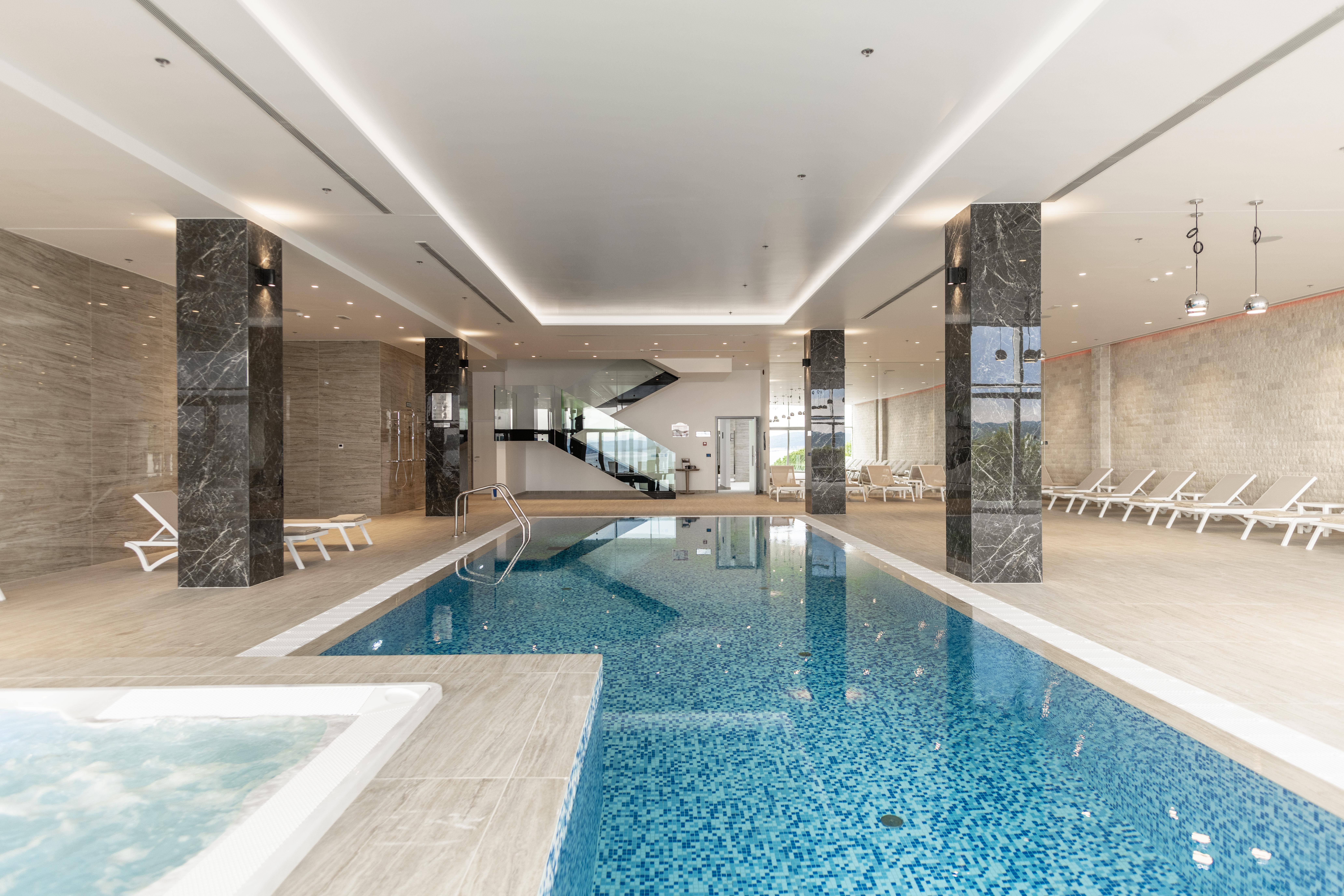 Hotel Miramare 茨里克韦尼察 外观 照片 The swimming pool at the hotel