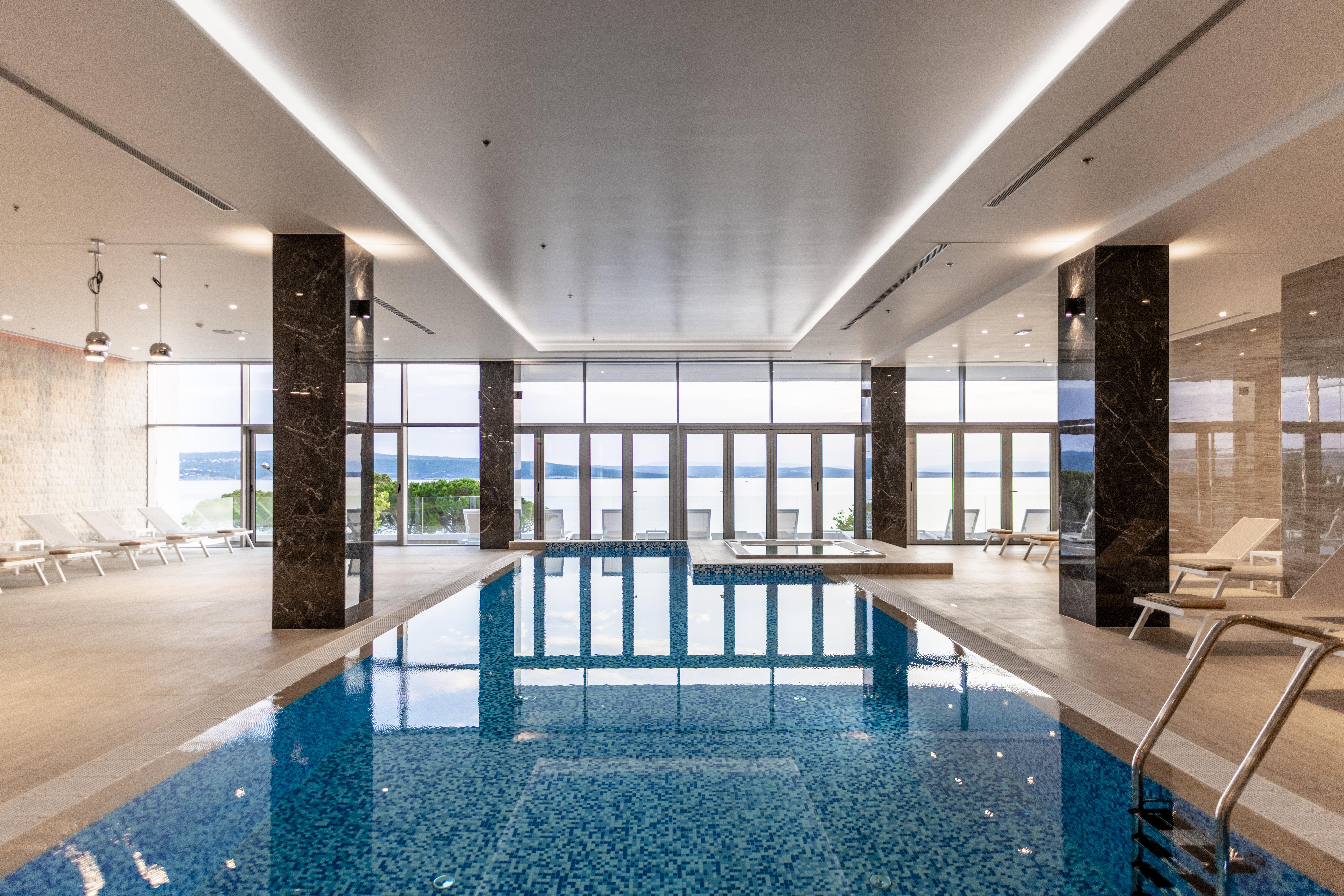 Hotel Miramare 茨里克韦尼察 外观 照片 The swimming pool at the hotel
