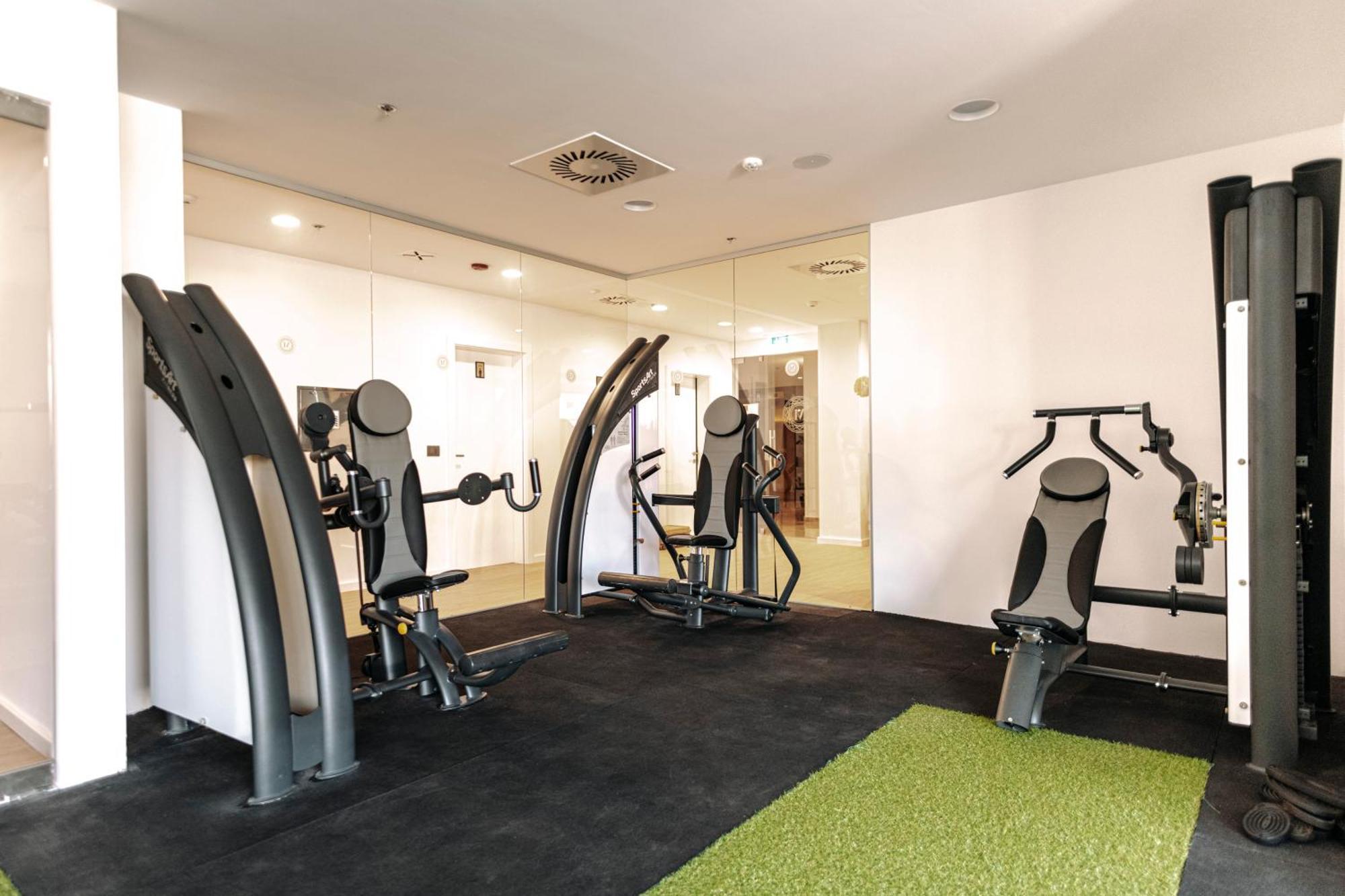 Hotel Miramare 茨里克韦尼察 外观 照片 The gym at the hotel