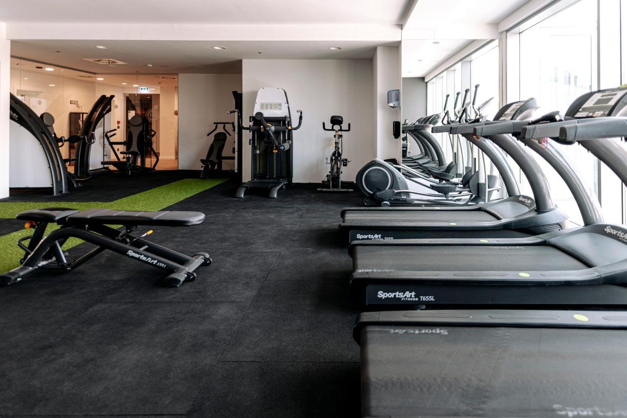 Hotel Miramare 茨里克韦尼察 外观 照片 The gym at the 1000 Museum
