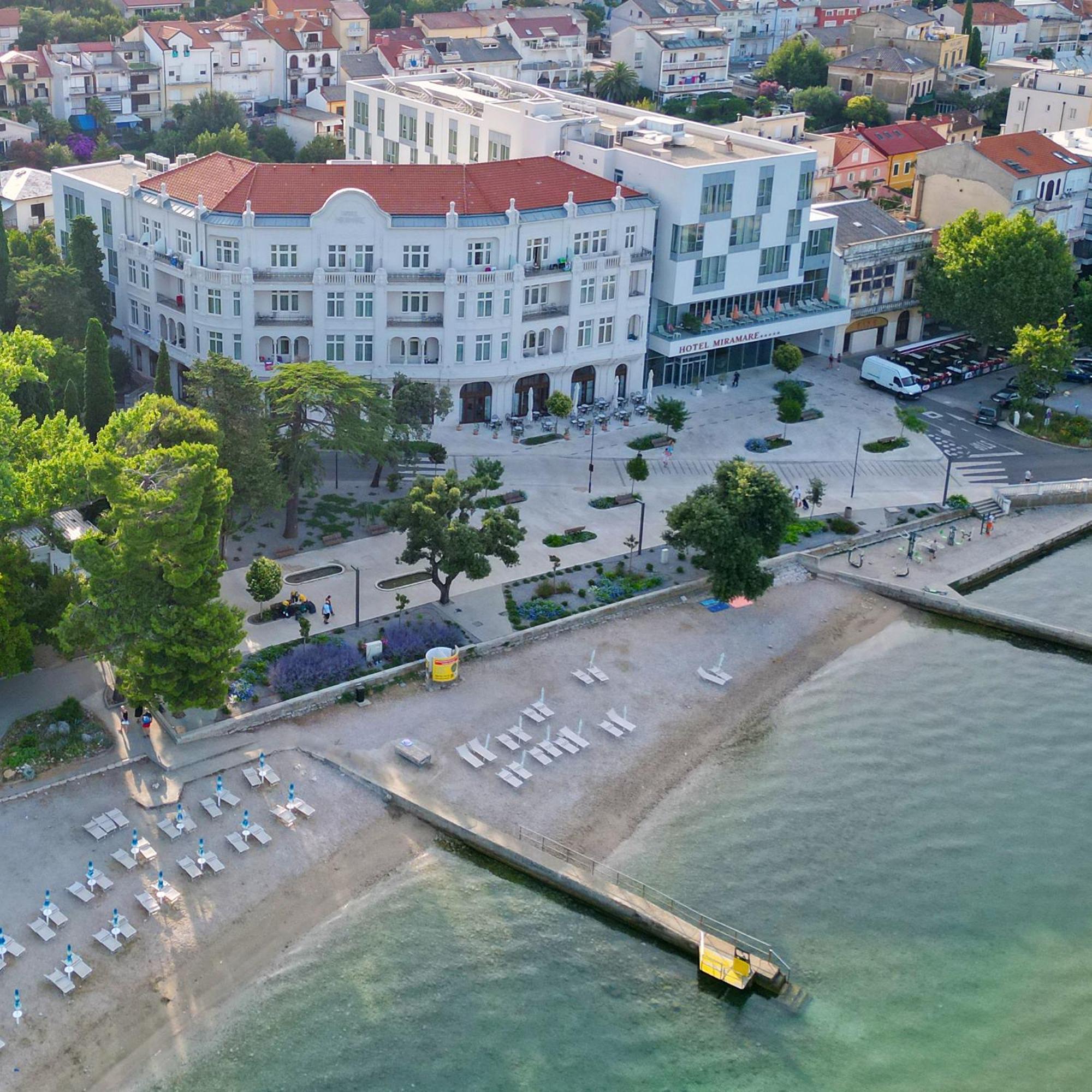 Hotel Miramare 茨里克韦尼察 外观 照片 Aerial view of the hotel
